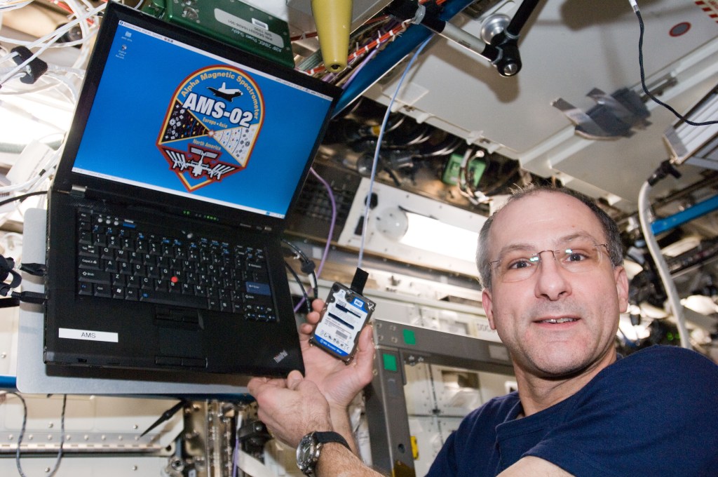 Pettit holds AMS 750 GB HD in the U.S. Laboratory.