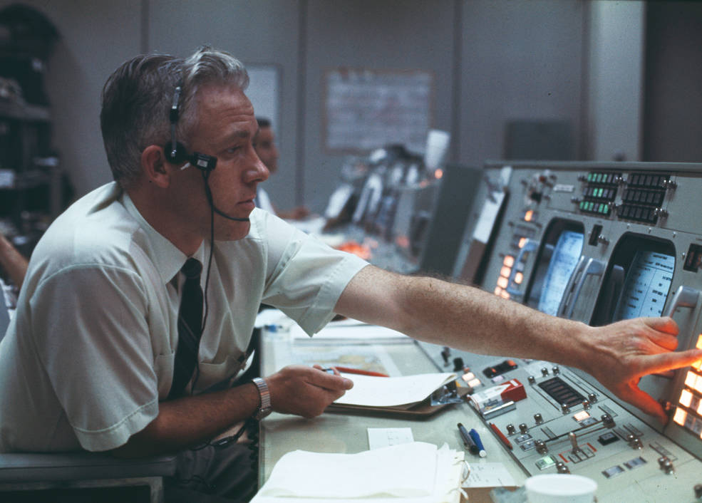 mcc_hodge_at_fd_console_apollo_202_aug_25_1966