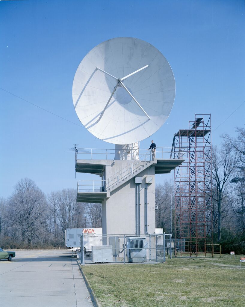 Exterior shot of the antenna in 1983.