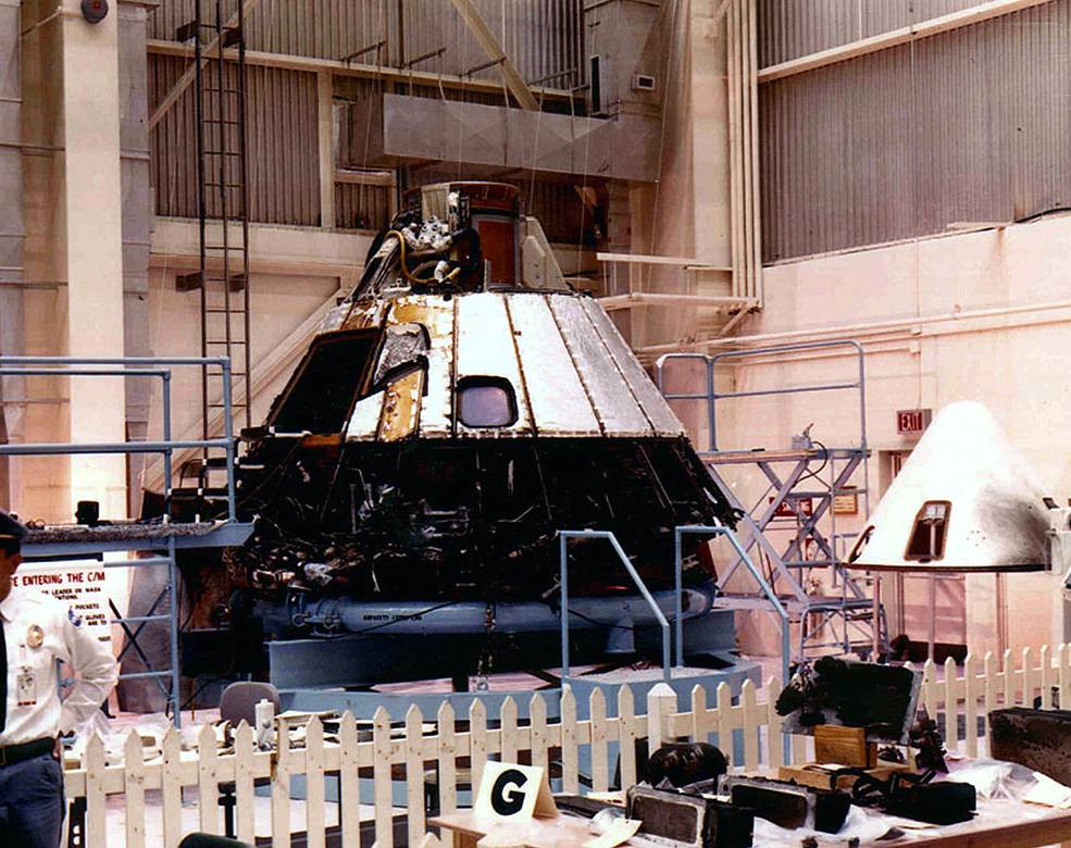 damaged_spacecraft_at_ksc-3.67