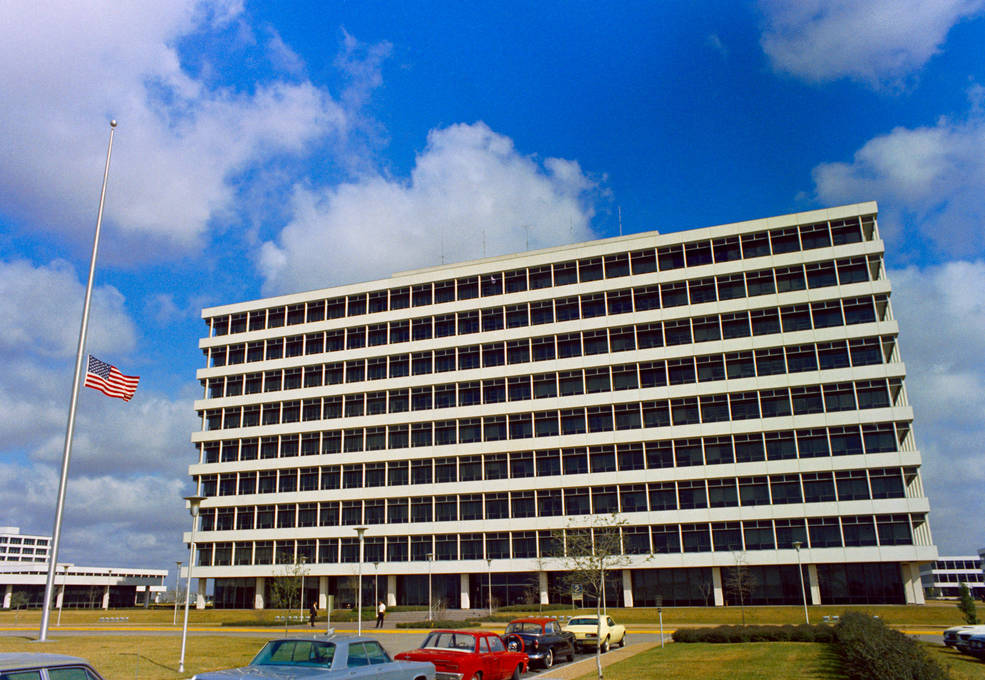 apollo_1_aftermath_2_flag_hafl_staff_msc_bldg_2_for_astro_funerals_jan_31_1967