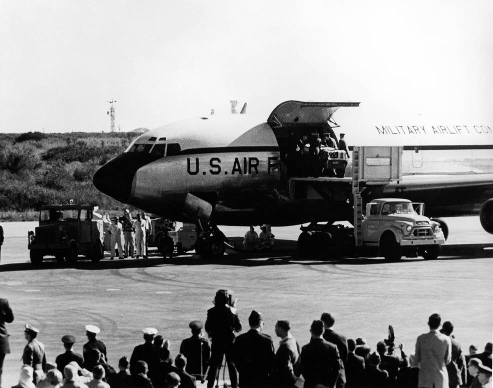 a-noid-astronaut_coffins_being_loaded_onto_military_transport_at_cape-1.30.67