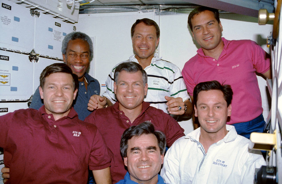 bhm_bluford_sts-39_inflight_crew_photo