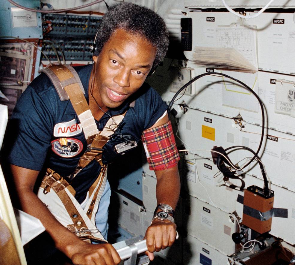 bhm_bluford_sts-8_on_treadmill