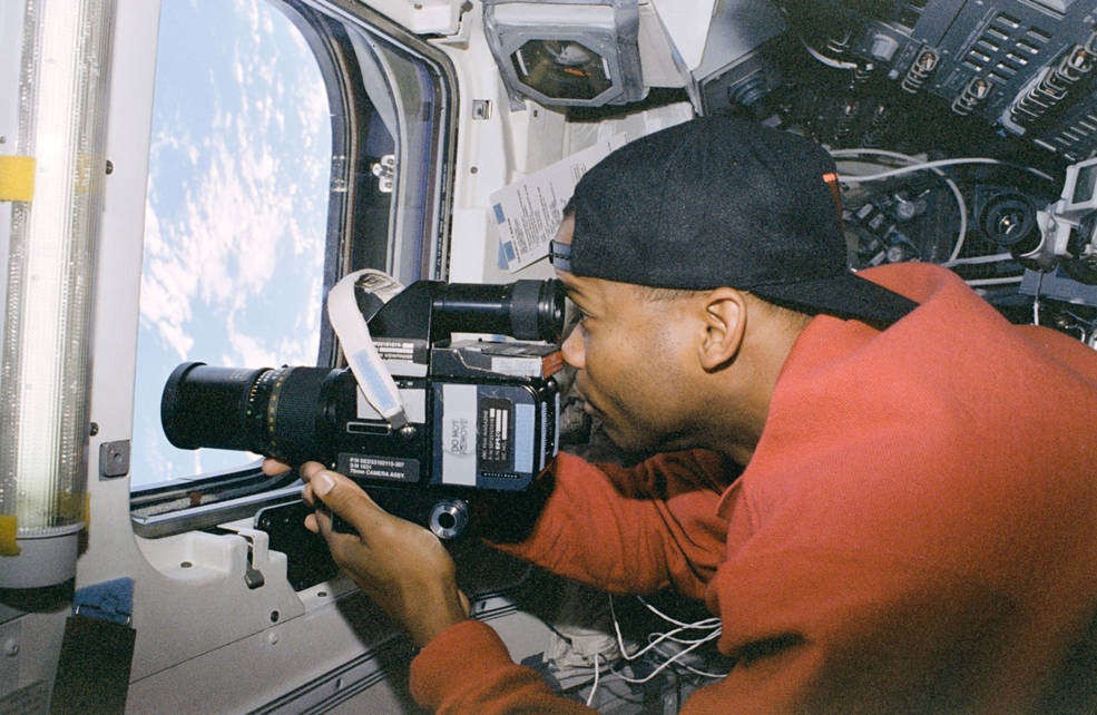 bhm_curbeam_sts-85_earth_obs