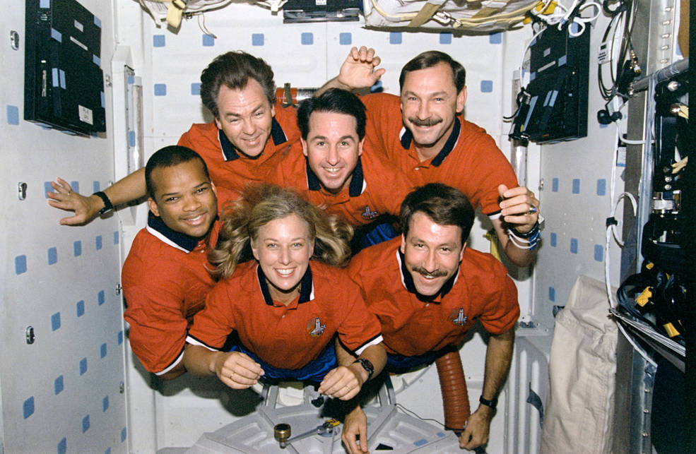 bhm_curbeam_sts-85_inflight_crew_photo