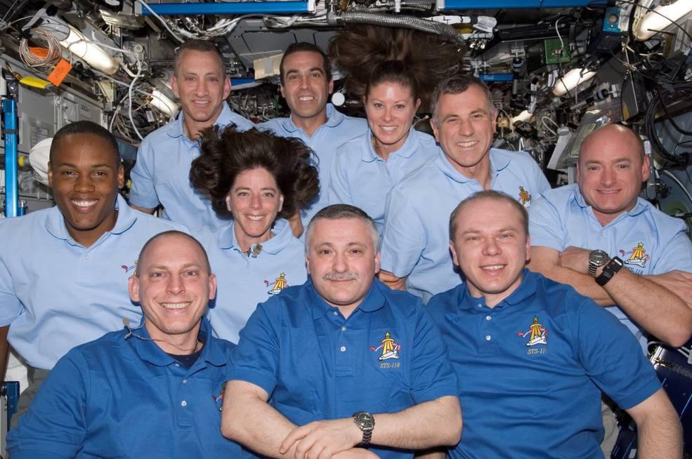 bhm_drew_sts-118_inflight_joint_crew_photo