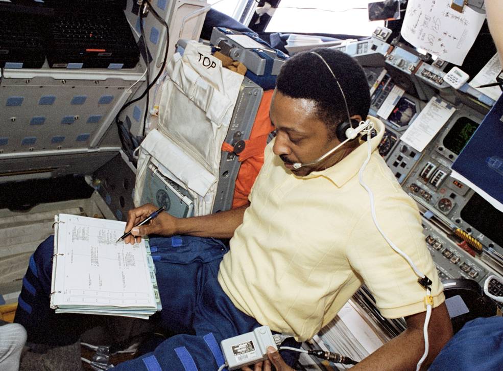 bhm_scott_sts-72_eva_coordinating