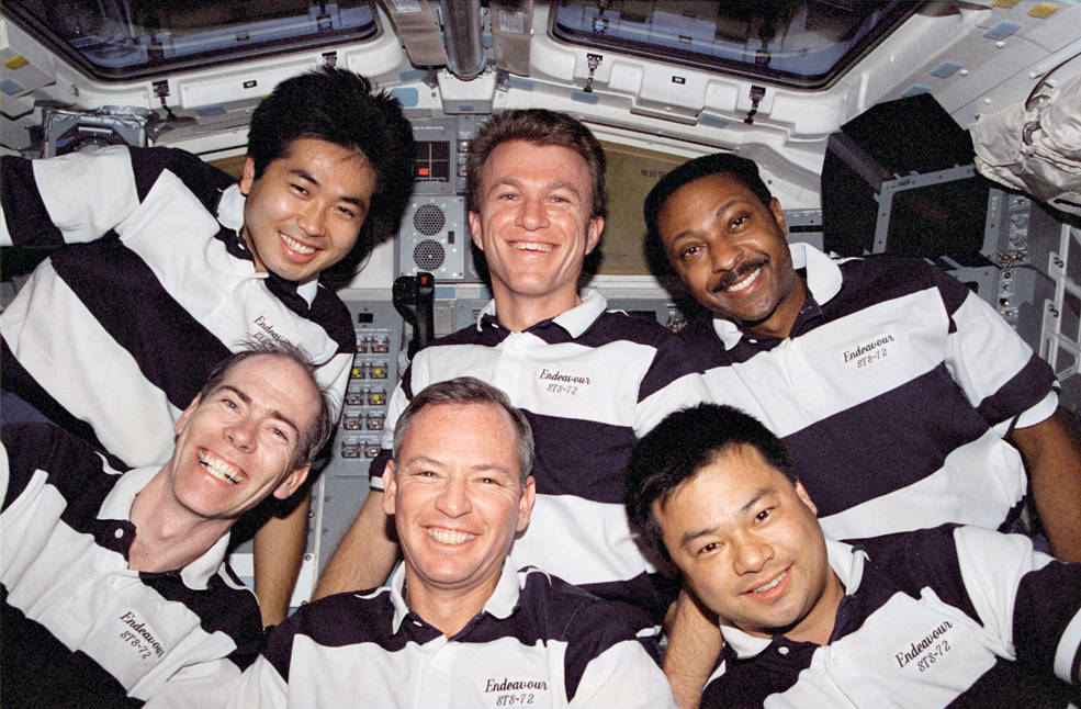 bhm_scott_sts-72_inflight_crew_photo