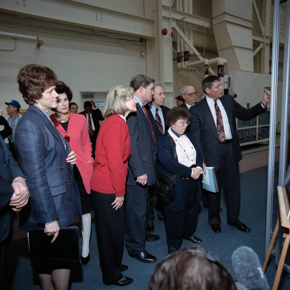 huntoon_w_visiting_sen_hutchinson_bond_and_mikulsky_feb_21_1995