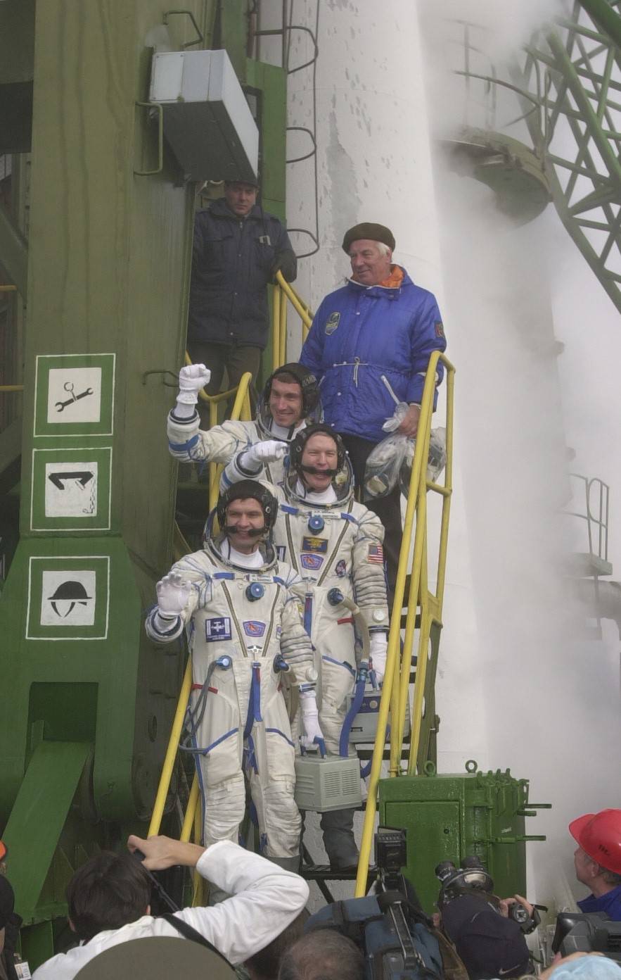 abbey_exp_1_crew_at_baykonur_prelaunch_oct_30_2000
