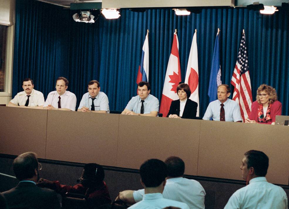 huntoon_mir_18_crew_presser_jun_16_1994