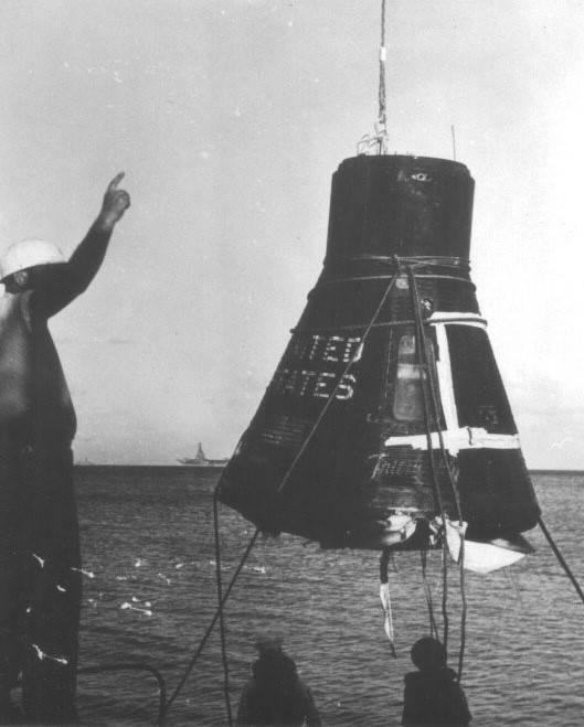 capsule_arriving_at_grand_turk_confirm_w_uss_randolph_in_distance
