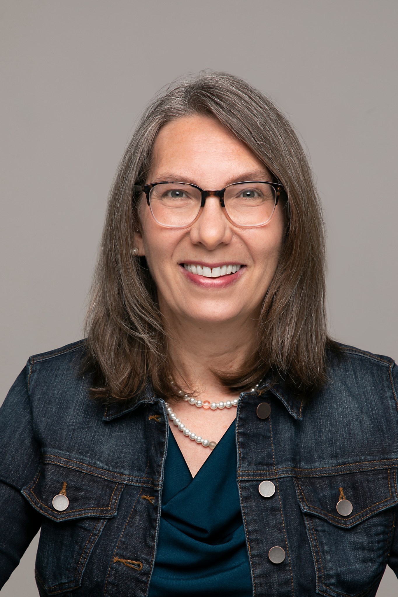 Headshot of Lynn Van Deventer