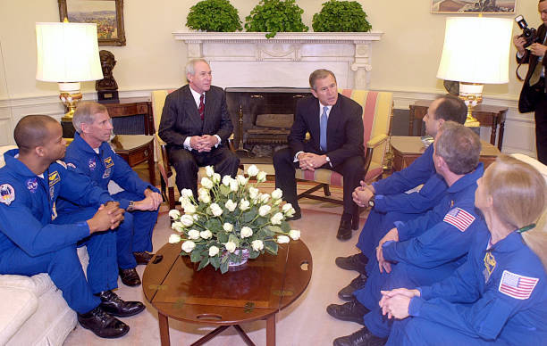 goldin_at_wh_with_bush_and_sts_98_crew_mar_27_2001