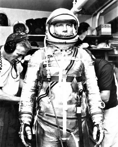 slayton_in_mercury_suit_1962