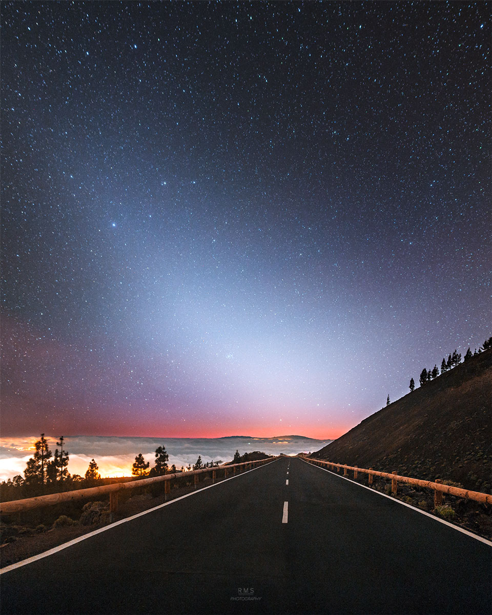 Ground-based image showing how light in between the planets in our solar system scatter sunlight, creating a bright haze that can be visible in the night sky.