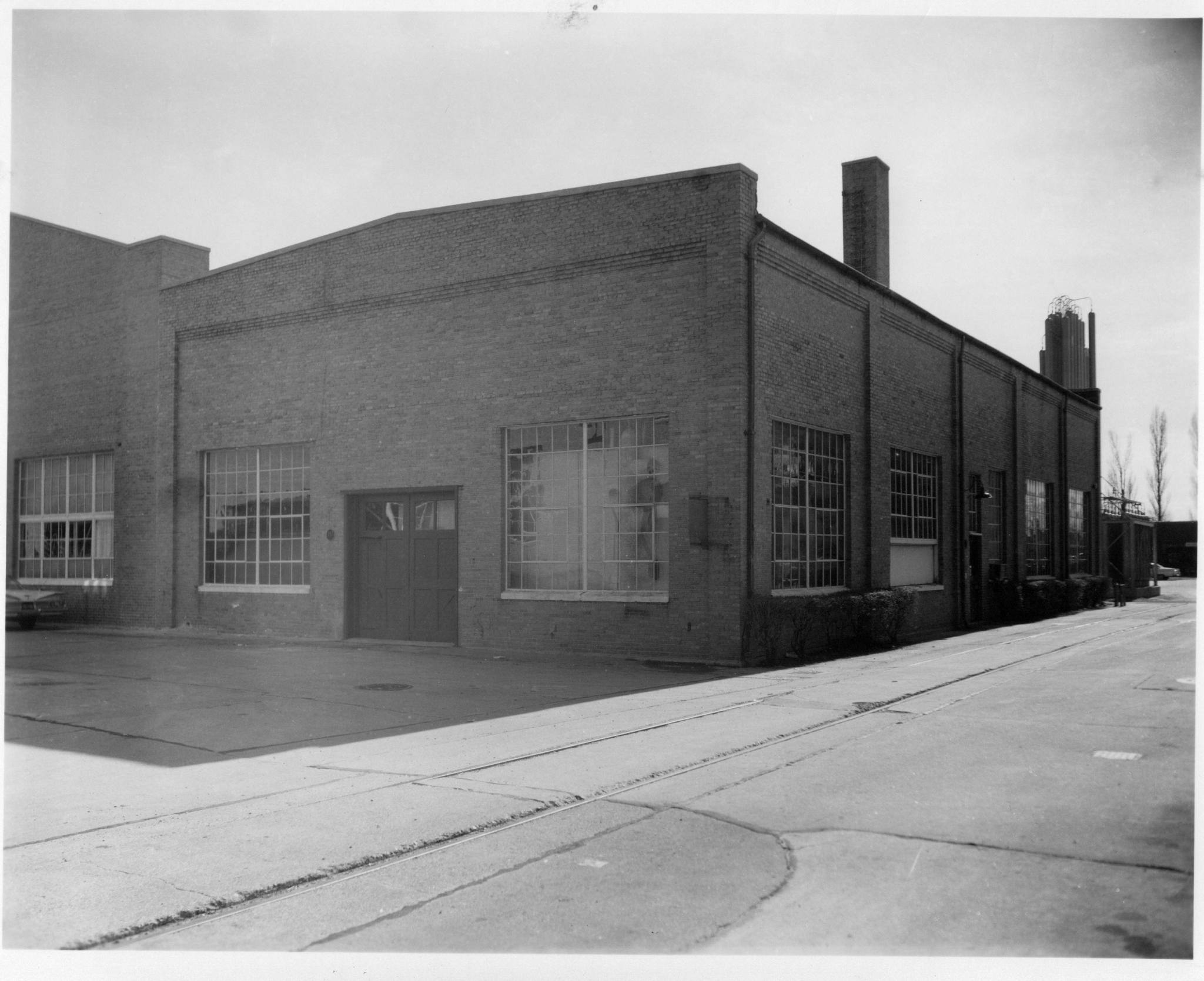 The exterior of Building 583A prior to one of its windows being renovated in 1984.