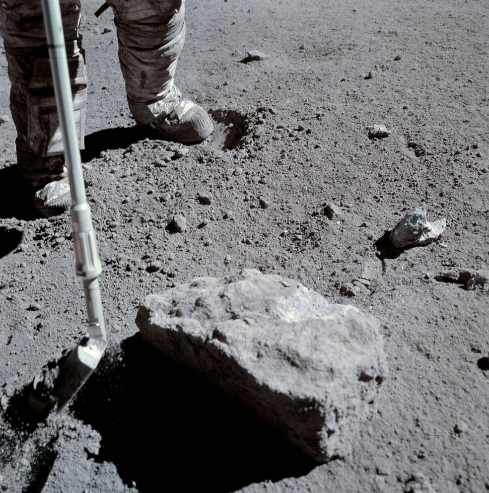 apollo_16_landing_eva2