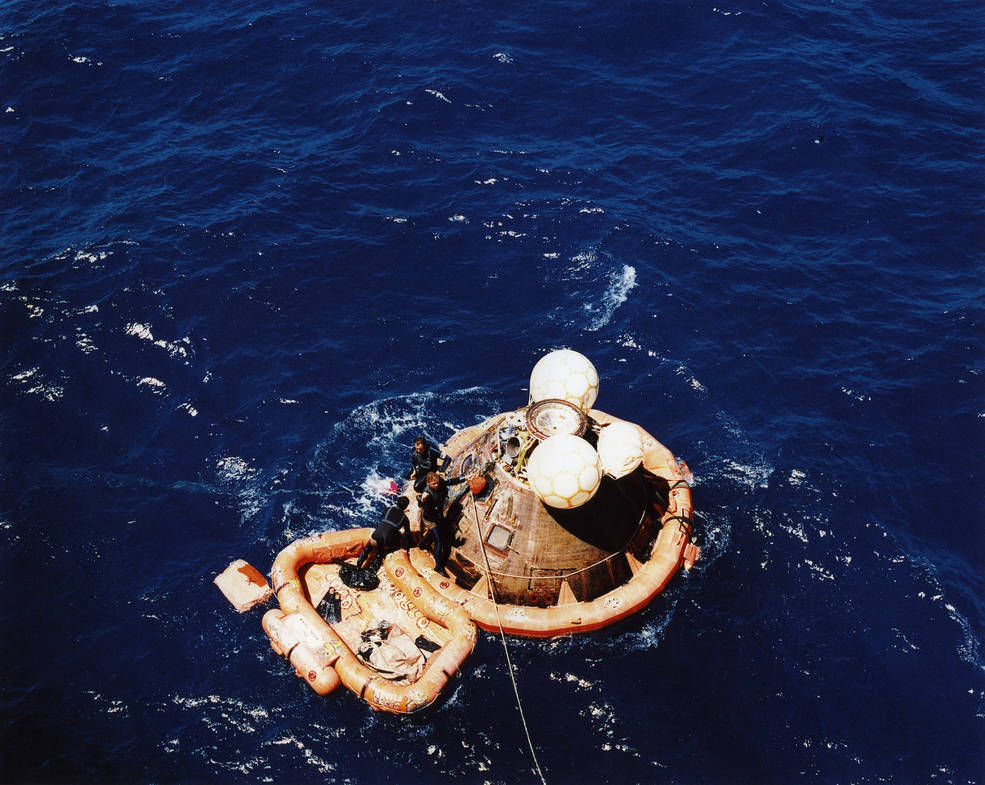 apollo_16_splashdown