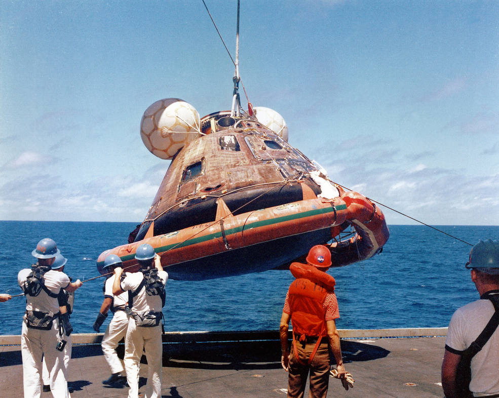 apollo_16_splashdown