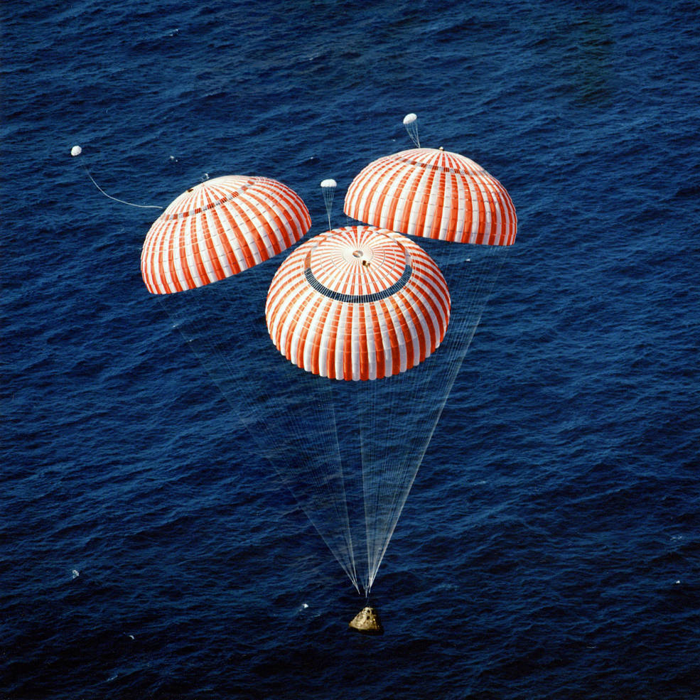 apollo_16_splashdown