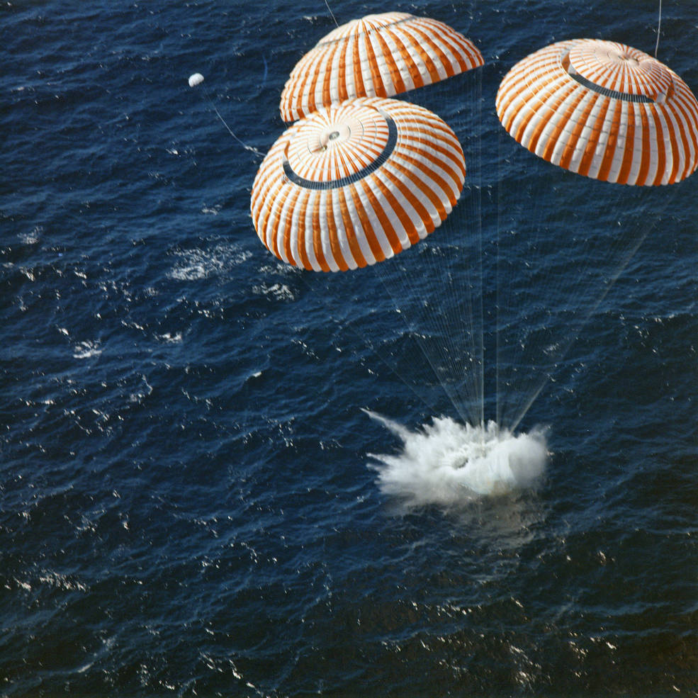 apollo_16_splashdown