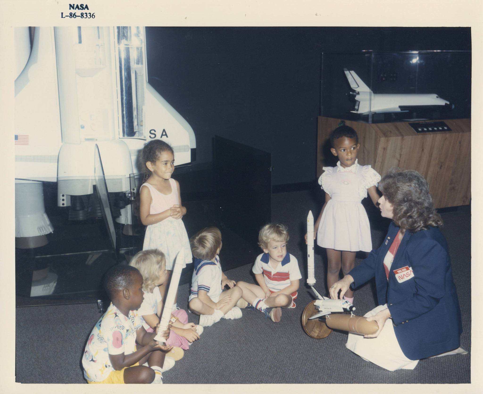 A group of students in the visitor center in 1986.