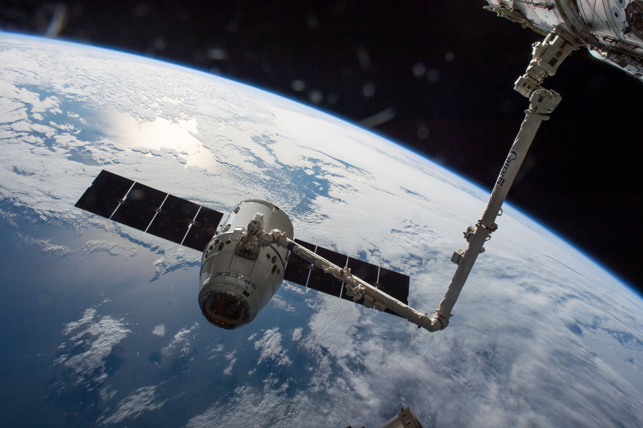 View of the SPX-8 SpaceX Dragon spacecraft grappled by the Canadarm2 Space Station Remote Manipulator System (SSRMS) during Expedition 47.