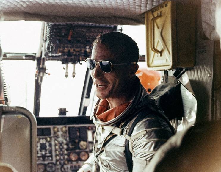 carpenter_in_helo