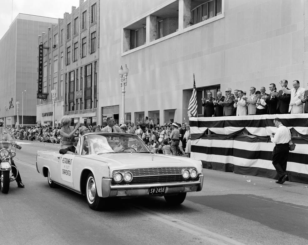 carpenter_during_houston_parade_jul_4_1962