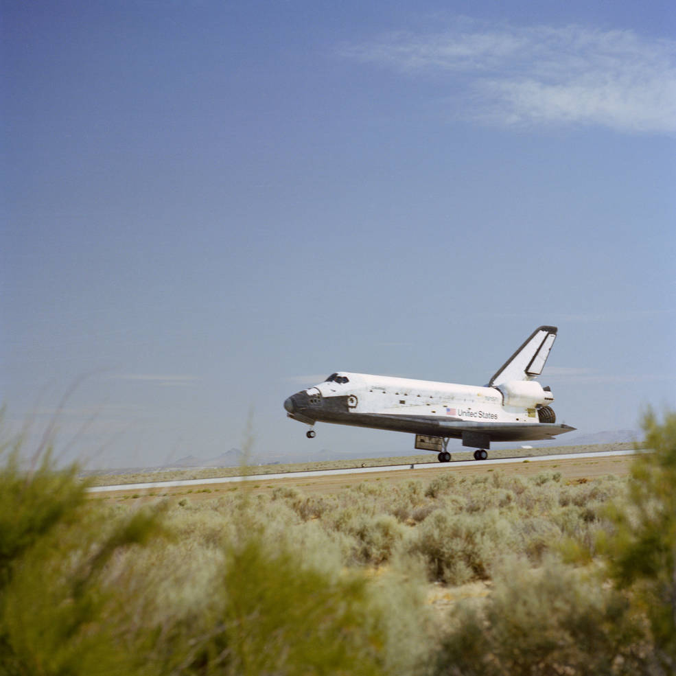 sts_4_landing_s82-33229_jul_4_1982