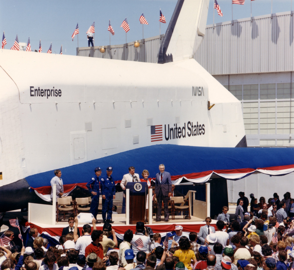 sts_4_crew_w_enterprise_jul_4_1982