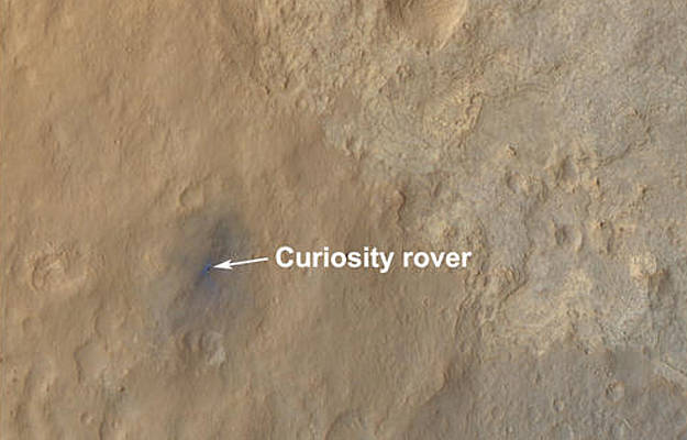 curiosity_on_mars_from_mro_hirise