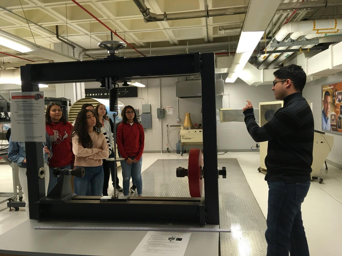 A man speaking to student in a lab