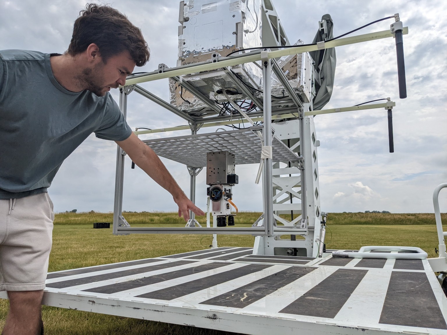Zachary Gaines, a rising senior in Cal Poly Pomona’s Bronco Space Lab, points out the camera and sensor used in the team’s Bronco Ember technology to detect and track wildfires and other terrestrial events on Earth and other planets.