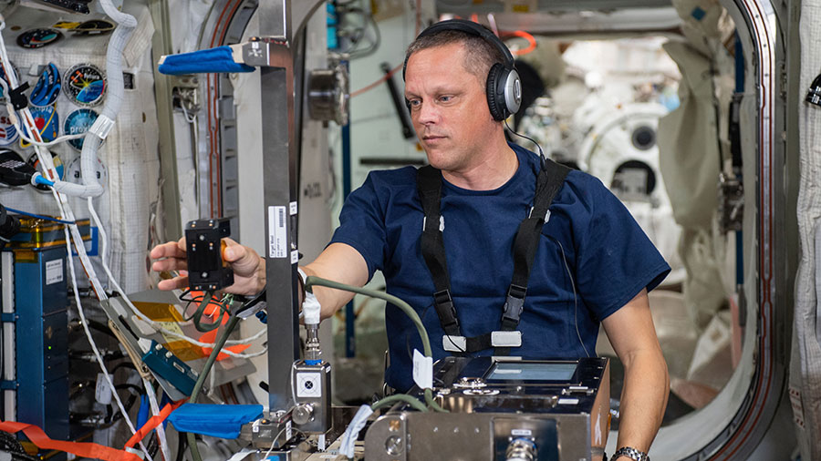 Astronaut Bob Hines explores how a crew memberâs cognition and perception are affected in microgravity for the GRIP expleriment.