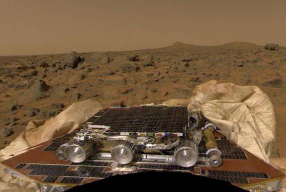 pathfinder_and_sojourner_on_mars