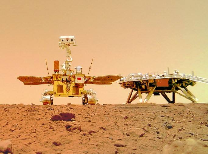 tianwen-1_lander_and_zhurong_rover_from_deployed_camera_cnsa