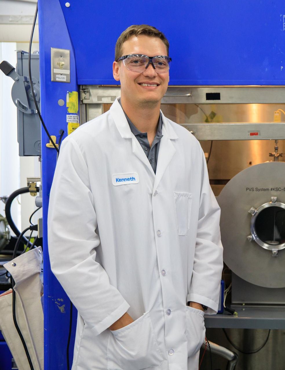 Kenneth Engeling conducts testing of the Molten Regolith Electrolysis (MRE) inside a laboratory in the Neil A. Armstrong Operations and Checkout Building at NASA’s Kennedy Space Center in Florida on Aug. 30, 2022. 