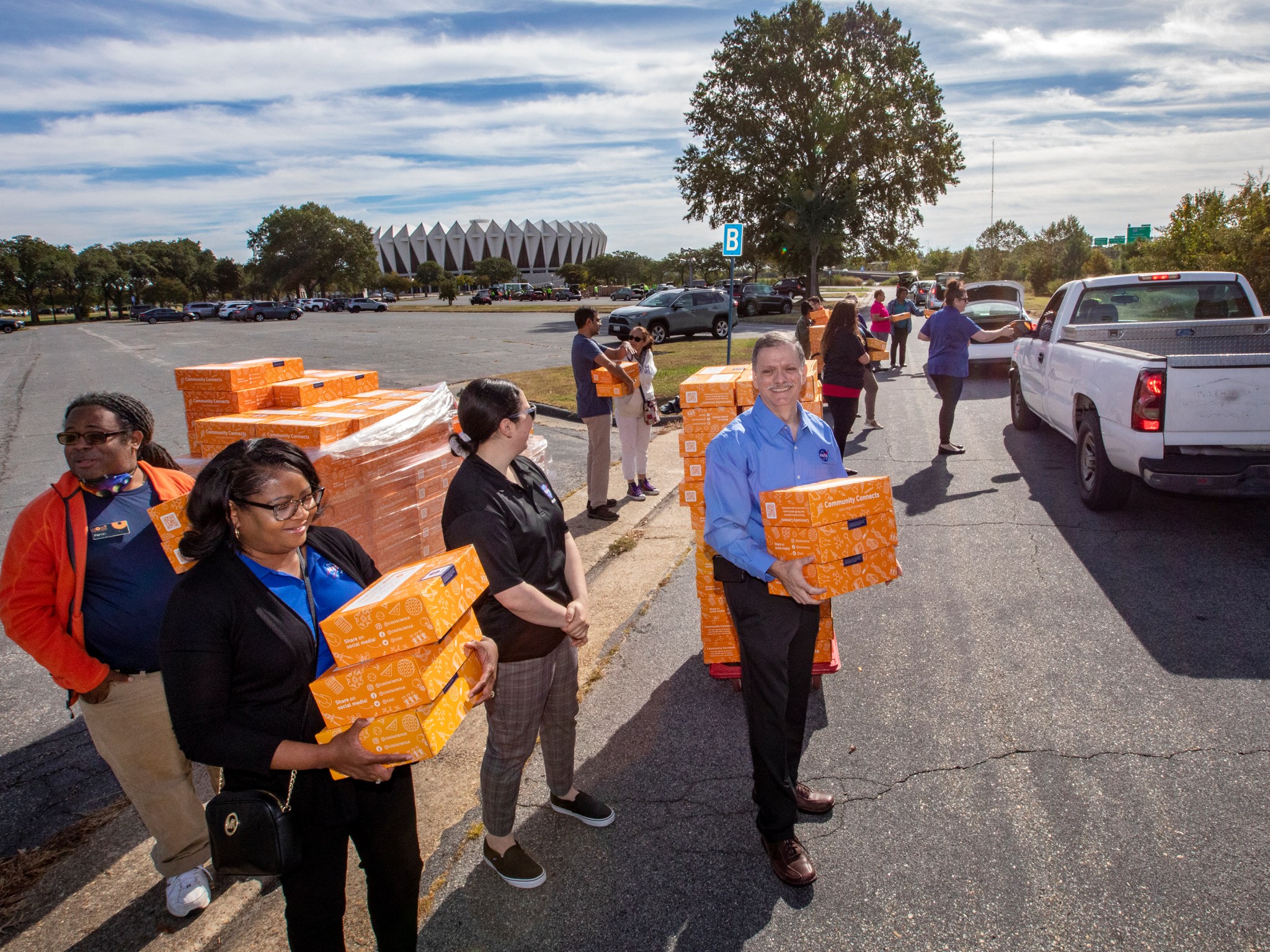 volunteers hand out lunchboxes