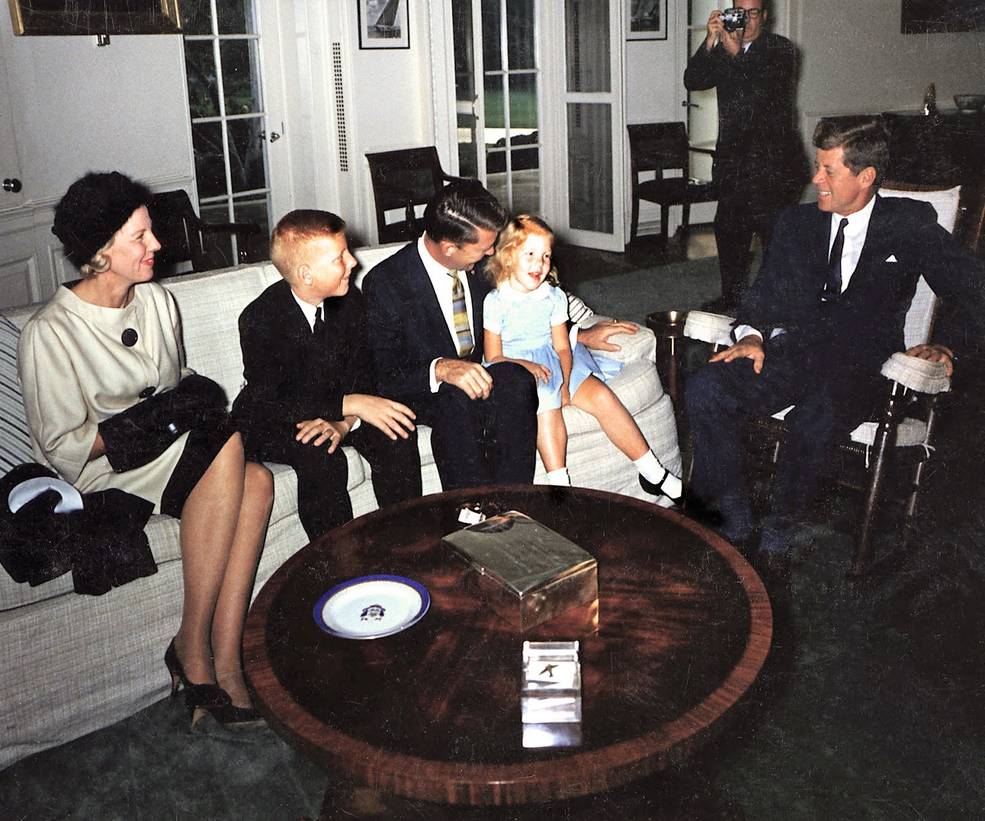 jfk_meeting_with_astronaut_schirra_and_family