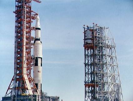 Apollo 4 on pad w mss approaching