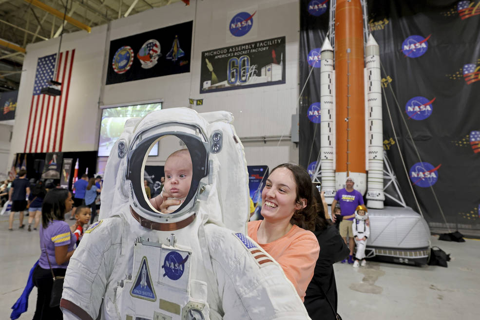 NASA’s Michoud Assembly Facility hosted Family Day on Nov. 5. Attendees viewed the factory, spoke with tenant representatives, and enjoyed hands-on fun activities. 