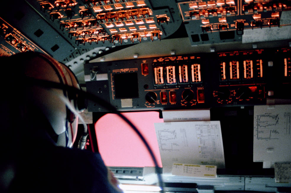 sts_5_pink_glow_reentry_through_window