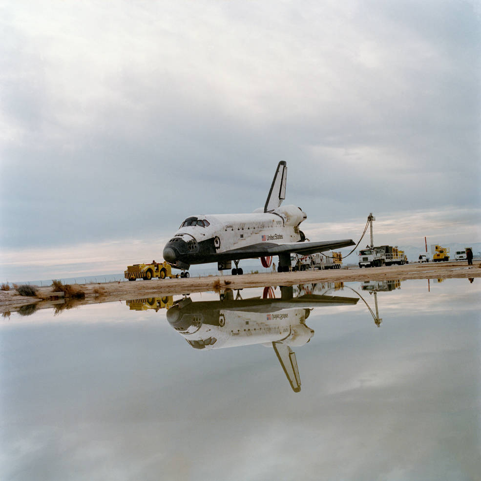 sts_5_columbia_on_runway_reflection