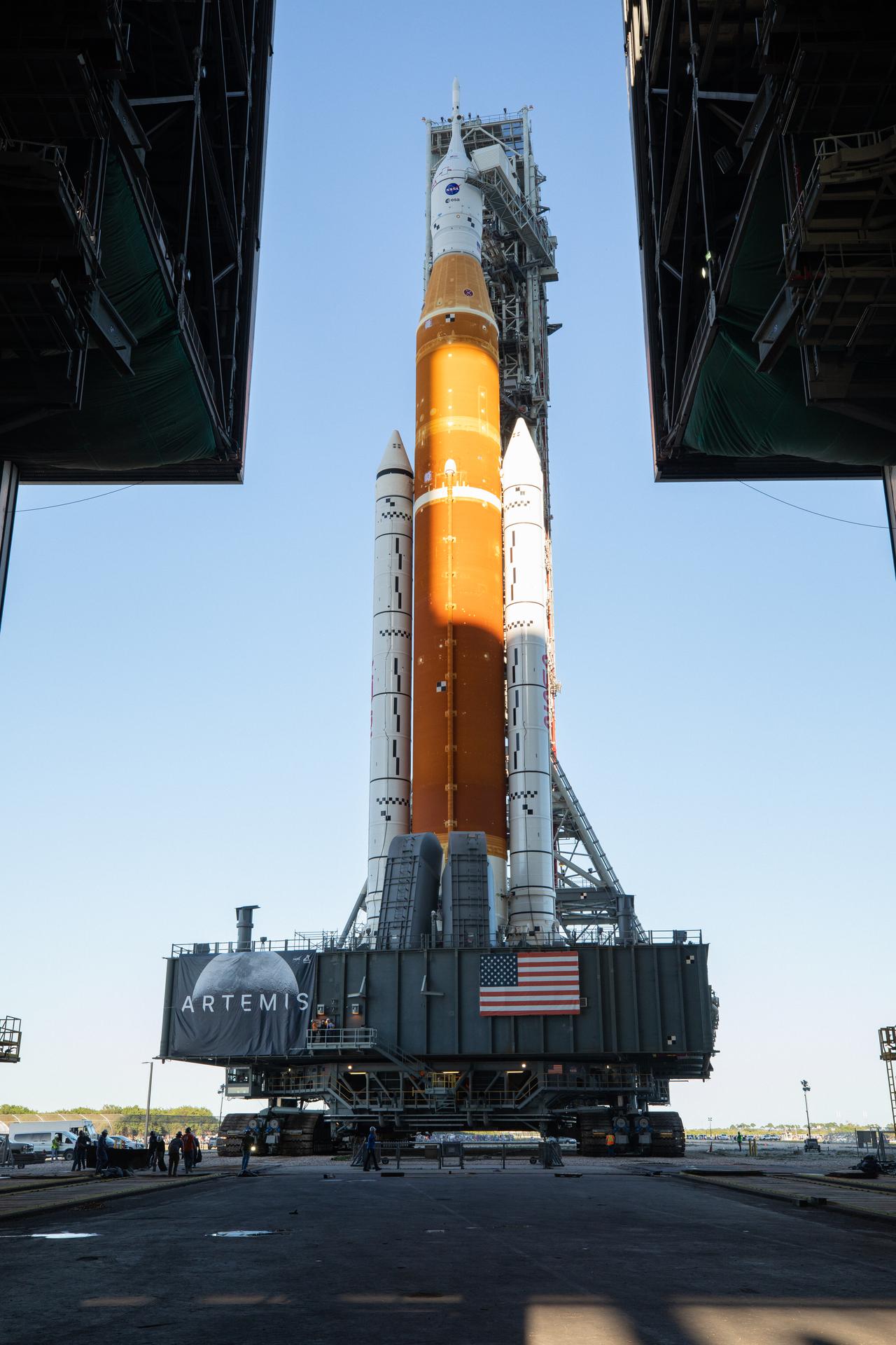 Artemis I arrives at Kennedy Space Center's Launch Pad 39B