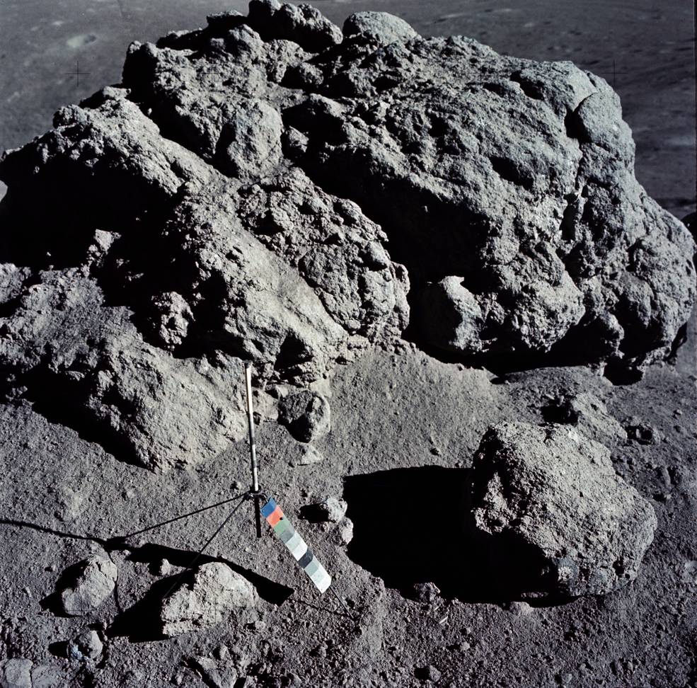 apollo_17_moon_landing_eva2_sta_2_nansen_boulder_sample