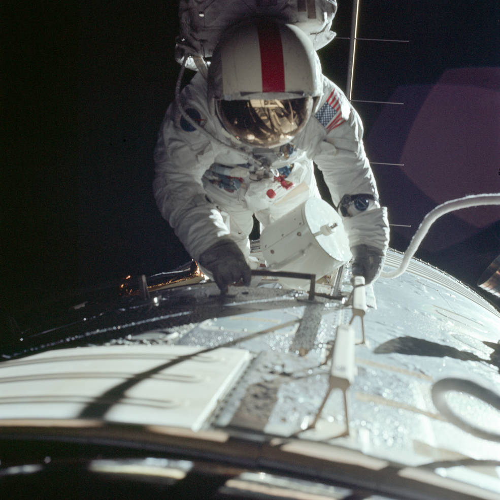 apollo_17_return_to_earth_cislunar_eva