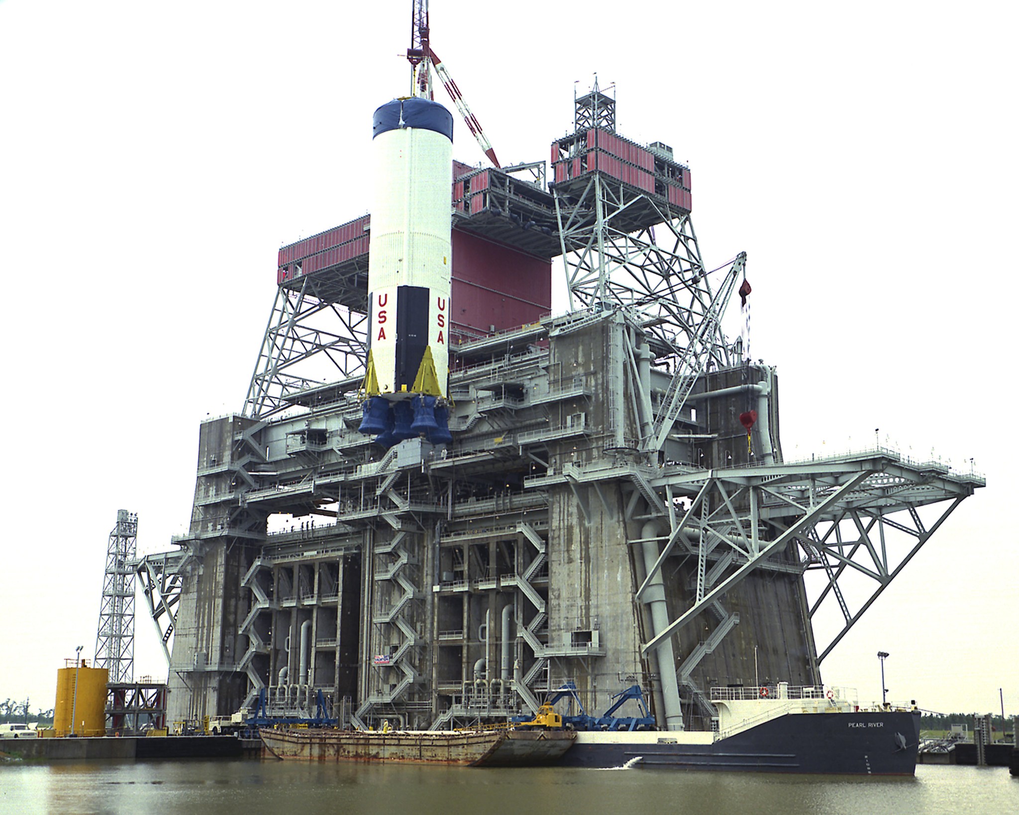 derrick crane lifts the Saturn V S-IC-12